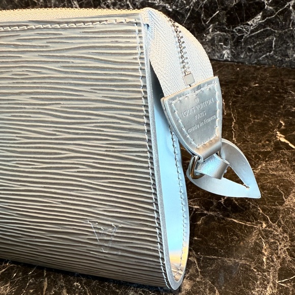 Louis Vuitton Silver Epi Pochette - Picture 4 of 12